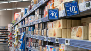 Un rapport sur les marges de la grande distribution devra être rendu par le Gouvernement. Un rapport sur les marges de la grande distribution devra être rendu par le Gouvernement.