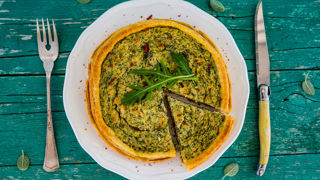 Quiche au saumon et à l'oseille. Quiche au saumon et à l'oseille.