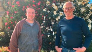 Après avoir travaillé deux ans chez Dominique Lemonnier (à droite) via le groupement Terraliance, Maxime Guérin (à gauche) deviendra associé de l'exploitation dans quelques mois. Après avoir travaillé deux ans chez Dominique Lemonnier (à droite) via le groupement Terraliance, Maxime Guérin (à gauche) deviendra associé de l'exploitation dans quelques mois.