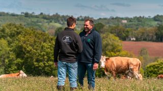 Le groupement d'employeurs créé par la coopérative Jeune Montagne encourage les éleveurs à prendre des congés, grâce à des salariés formés aux particularités de leur cahier des charges. Le groupement d'employeurs créé par la coopérative Jeune Montagne encourage les éleveurs à prendre des congés, grâce à des salariés formés aux particularités de leur cahier des charges.