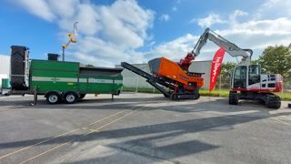 À gauche un cribleur Zemmler, à droite un broyeur Arjes.