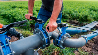 L’objectif affiché est l’incorporation de 150 000 nouveaux hectares sous irrigation sur une période de dix ans, avec une étape de 60 000 ha d’ici à 2029. L’objectif affiché est l’incorporation de 150 000 nouveaux hectares sous irrigation sur une période de dix ans, avec une étape de 60 000 ha d’ici à 2029.