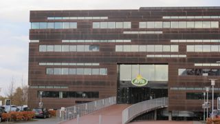 Selon l’observatoire des prix européens d’EDF-ZuivelNL, en 2024, Arla a payé en moyenne 14,64 €/1000 l de moins que DMK (496,66 contre 511,30 € en qualité 34/42 et super A). Selon l’observatoire des prix européens d’EDF-ZuivelNL, en 2024, Arla a payé en moyenne 14,64 €/1000 l de moins que DMK (496,66 contre 511,30 € en qualité 34/42 et super A).