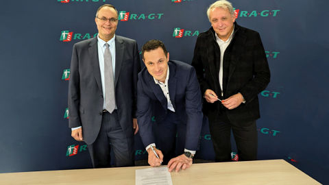 De gauche à droite, Laurent Guerreiro, président du directoire du groupe RAGT, Damien Robert, directeur général de RAGT semences, et Eric Verjux, président du groupe Deleplanque.