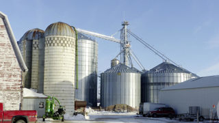 Les 100 premiers jours de l'administration Trump ont vu des coupes massives dans le budget et les effectifs du département de l'Agriculture (USDA). Les 100 premiers jours de l'administration Trump ont vu des coupes massives dans le budget et les effectifs du département de l'Agriculture (USDA).