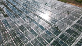 À la mi-avril, une forte grêle s’est abattue en Nouvelle-Aquitaine, notamment dans le Lot-et-Garonne. A première vue, près de 800 feuilles de vitres en verre sont brisées. À la mi-avril, une forte grêle s’est abattue en Nouvelle-Aquitaine, notamment dans le Lot-et-Garonne. A première vue, près de 800 feuilles de vitres en verre sont brisées.