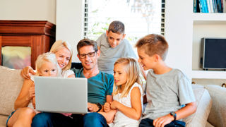 La procédure pour obtenir la carte Familles Nombreuses est simplifiée depuis le 7 avril pour les allocataires de la CAF ou de la MSA. La procédure pour obtenir la carte Familles Nombreuses est simplifiée depuis le 7 avril pour les allocataires de la CAF ou de la MSA.