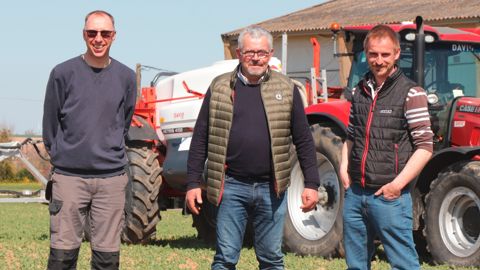 Frédéric Sabreja (à gauche) est accompagné de Nicolas Mallevre et Grégoire Dermaut (à droite), tous utilisateurs du joystick CCI A3.