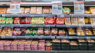 « Les distributeurs continuent à inciter à la surconsommation de viande et de produits carnés ultra-transformés », déplore notamment le Réseau action climat. « Les distributeurs continuent à inciter à la surconsommation de viande et de produits carnés ultra-transformés », déplore notamment le Réseau action climat.