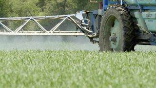 Les ventes de produits phytosanitaires sont passées en-dessous des 300 000 tonnes pour la première fois depuis 2011. Les ventes de produits phytosanitaires sont passées en-dessous des 300 000 tonnes pour la première fois depuis 2011.