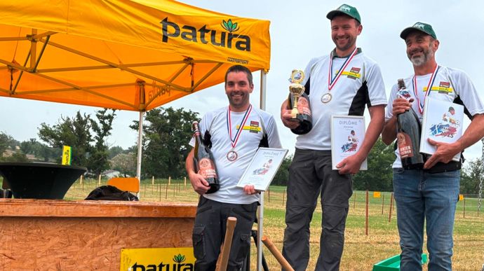 Sept éleveurs se sont affrontés pour le titre de champion de France de pose de clôture électrique. Des critères techniques, ainsi que la rapidité d'exécution ont permis au jury de les départager.