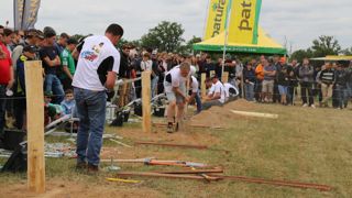 Sept candidats s'affrontaient pour la huitième édition du championnat de France de poseurs de clôture au Salon de l’herbe et des fourrages le 21 mai 2025 à Villefranche-d’Allier.