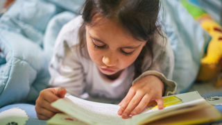 Plusieurs maisons d’édition traduisent des ouvrages en « facile à lire et à comprendre », une méthode de traduction d'un langage classique en langage compréhensible par tous. Plusieurs maisons d’édition traduisent des ouvrages en « facile à lire et à comprendre », une méthode de traduction d'un langage classique en langage compréhensible par tous.