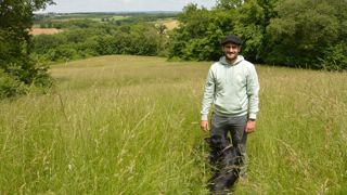 Julien Soulé et son père veillent notamment à favoriser les légumineuses comme le lotier et les trèfles, ainsi qu’un large éventail de graminées.