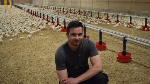 « Les masques non ventilés ne sont pas adaptés pour l’aviculture », estime Armand Aubron.