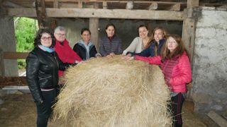 Le réseau des Frangines compte 150 inscrites dans ce département étendu de la Haute-Garonne. Ce jour-là, 8 d’entre elles étaient réunies dans un tiers-lieu, une ancienne ferme en cours de rénovation à Couladère.