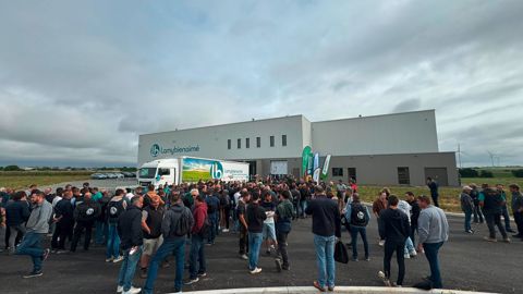 400 participants étaient rassemblés au niveau du bâtiment de stockage de Lusseray (Deux-Sèvres) pour la deuxième édition de l'évènement Val'horizon, mercredi 4 juin.