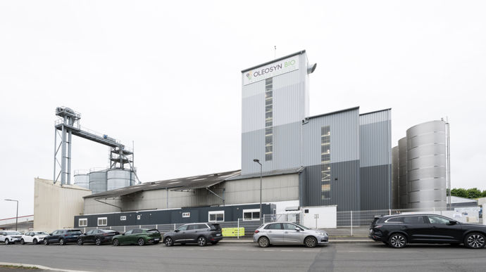 Avec l'extension de son outil de trituration et l'intégration d'un atelier de raffinage d'huile, Oleosyn bio, à Thouars (Deux-Sèvres), contribue à la structuration de la filière oléagineuse biologique française.