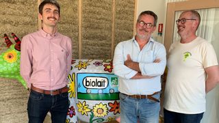 Philippe Marquet, président de Biolait (au centre), Ludovic Massard, administrateur (à droite) et Simon Brichart, le directeur, avaient le sourire mercredi 11 juin lorsqu’ils ont accueilli la presse au siège de la SAS, à Saffré (Loire-Atlantique). Les clients les contactent pour des besoins supplémentaires en lait bio.