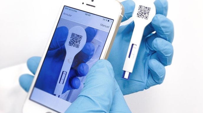 La bandelette s’utilise avec l’application Dipfit App sur smartphone. La bandelette s’utilise avec l’application Dipfit App sur smartphone.