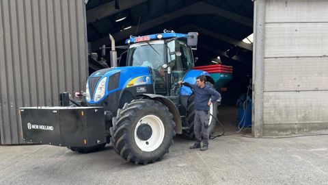 Christophe Capenol a recours aux ETA pour réguler ses charges de mécanisation.