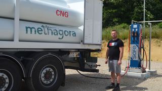 A Saint-Romain-de-Surieu, Yannick Gache valorise l’intégralité de ses effluents d’élevage en énergie. Un tiers du méthaniseur est aussi alimenté par des Cives en l’occurrence de l’ensilage d’herbe, de seigle ainsi que des cultures servant à couvrir les sols en hiver.