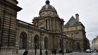 La proposition de loi destinée à « lever les contraintes » des agriculteurs est entre les mains des sept sénateurs et sept députés de la commission mixte paritaire qui se réunissent ce lundi 30 juin à 14h30. La proposition de loi destinée à « lever les contraintes » des agriculteurs est entre les mains des sept sénateurs et sept députés de la commission mixte paritaire qui se réunissent ce lundi 30 juin à 14h30.
