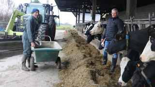 « Le maître mot c’est la polyvalence. Chacun est capable de faire toutes les tâches » explique Stéphane Charrier aux côtés de Tom et de Yannick (de droite à gauche)