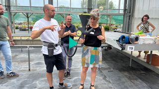 À l’occasion de la journée portes ouvertes à la station Astredhor Sud-Ouest de Villenave-d’Ornon, les participants ont pu assister à des démonstrations de deux équipements de diffusion d’auxiliaires, et échanger sur les atouts et les limites des pièges connectés.