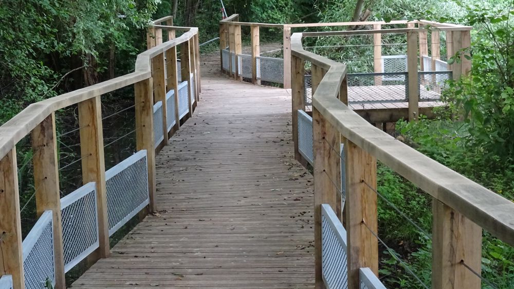 Bernard Bois propose de nombreuses applications d'aménagement en bois pour les extérieurs, notamment pour le secteur du paysage. 