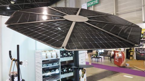 Présentation de Galix, capteur en forme de parasol, sur le salon JDC Garden Trends. Présentation de Galix, capteur en forme de parasol, sur le salon JDC Garden Trends.
