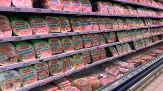 Les supermarchés « prennent plus de marge » sur le rayon de la charcuterie, notamment sur les produits d'appel comme le jambon. Les supermarchés « prennent plus de marge » sur le rayon de la charcuterie, notamment sur les produits d'appel comme le jambon.