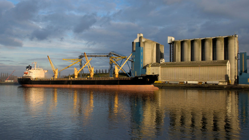 Port de Rouen. Exportation de céréales. Chargement de blé au silo Simarex