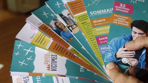 La proposition de loi veut obliger les régimes de sécurité sociale à informer directement les malades. (Ici, des fascicules réalisés par l'association Phyto-victimes). La proposition de loi veut obliger les régimes de sécurité sociale à informer directement les malades. (Ici, des fascicules réalisés par l'association Phyto-victimes).