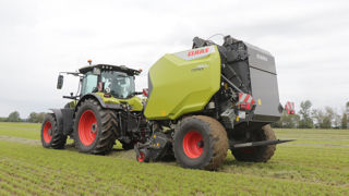 Claas présente la gamme de presses à chambre variable Cerex 700. Elle comprend deux modèles avec la 760 et la 780. Claas présente la gamme de presses à chambre variable Cerex 700. Elle comprend deux modèles avec la 760 et la 780.