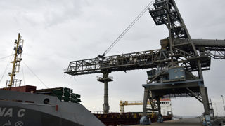 Le solde des échanges agroalimentaires est déficitaire pour la deuxième fois de l'année 2025, conséquence de la dégradation des échanges avec les pays tiers.