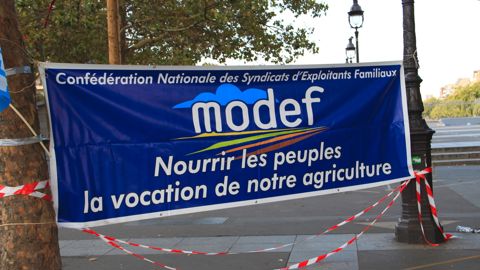 Le syndicat déplore entre autres que la loi Duplomb n'aborde pas la question du revenu.