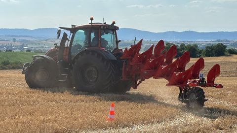 Le charrue Master M offre une maniabilité optimale dans toutes les conditions.
