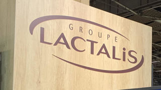 Le géant Lactalis a annoncé le 22 août 2025 la conclusion d'un accord avec la coopérative laitière néo-zélandaise Fonterra pour acquérir ses activités « grand public ». Le géant Lactalis a annoncé le 22 août 2025 la conclusion d'un accord avec la coopérative laitière néo-zélandaise Fonterra pour acquérir ses activités « grand public ».