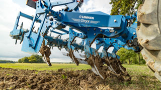 Le sous-soleur Onyx de Lemken sera disponible en quantités limitées à partie de 2026. Le sous-soleur Onyx de Lemken sera disponible en quantités limitées à partie de 2026.