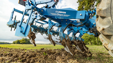 Le sous-soleur Onyx de Lemken sera disponible en quantités limitées à partie de 2026. Le sous-soleur Onyx de Lemken sera disponible en quantités limitées à partie de 2026.