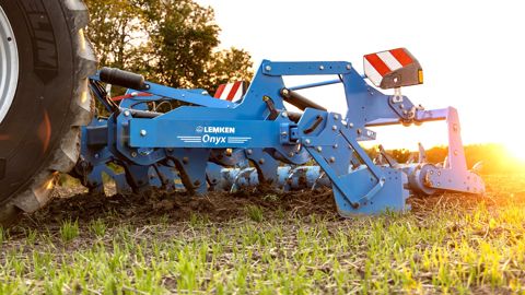 Lemken Onyx : le sous-solage jusqu’à 60 cm de profondeur Lemken Onyx : le sous-solage jusqu’à 60 cm de profondeur