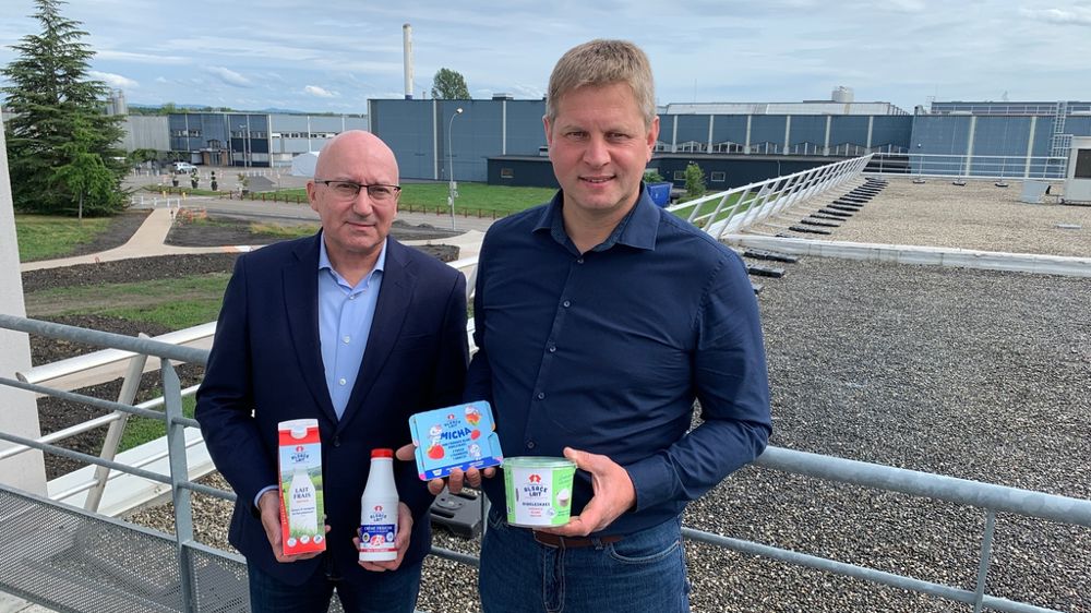 Philippe Bernhard à droite et Hervé Massot président et DG d'Alsace Lait