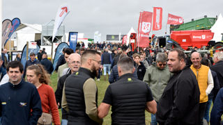 Les visiteurs ont du passer entre les gouttes pour découvrir les nouveautés présentées à Innov-Agri.