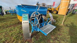 Actisol introduit une trémie frontale de 1 500 litres de capacité.