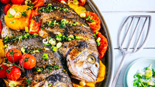 Recette de dorades marinées aux tomates. Recette de dorades marinées aux tomates.