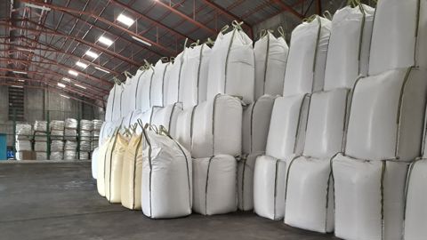 En arrivant dans l'UE, les engrais américains étaient jusqu'ici soumis à un droit de douane de 6,5 % et, pour certains produits azotés, des taxes antidumping avoisinant 30 €/t.