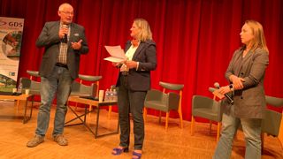 " Il nous revient de grandement soutenir les éleveurs qui subissent l'abattage de leurs animaux. Ils protègent l'élevage français", a déclaré le 9 septembre Pascal Martens, vice-président de GDS France, lors de la journée du GDS 14, à Falaise (Calvados), animée par Valérie Dahm. A droite, Doriane Moreaux, en charge de la tuberculose bovine à GDS France.