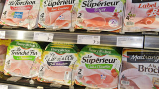 L’industriel du rayon de la charcuterie traiteur, Fleury Michon, a vu ses marges chuter au premier semestre en raison de la hausse des prix du poulet en Europe. (photo d'illustration)