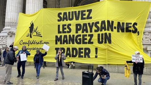 Le 14 octobre correspond aussi à la date de jugement de deux de membres de la CP, interpellés lors d'une manifestation contre une réunion européenne d'acteurs du commerce des céréales au Grand Palais.